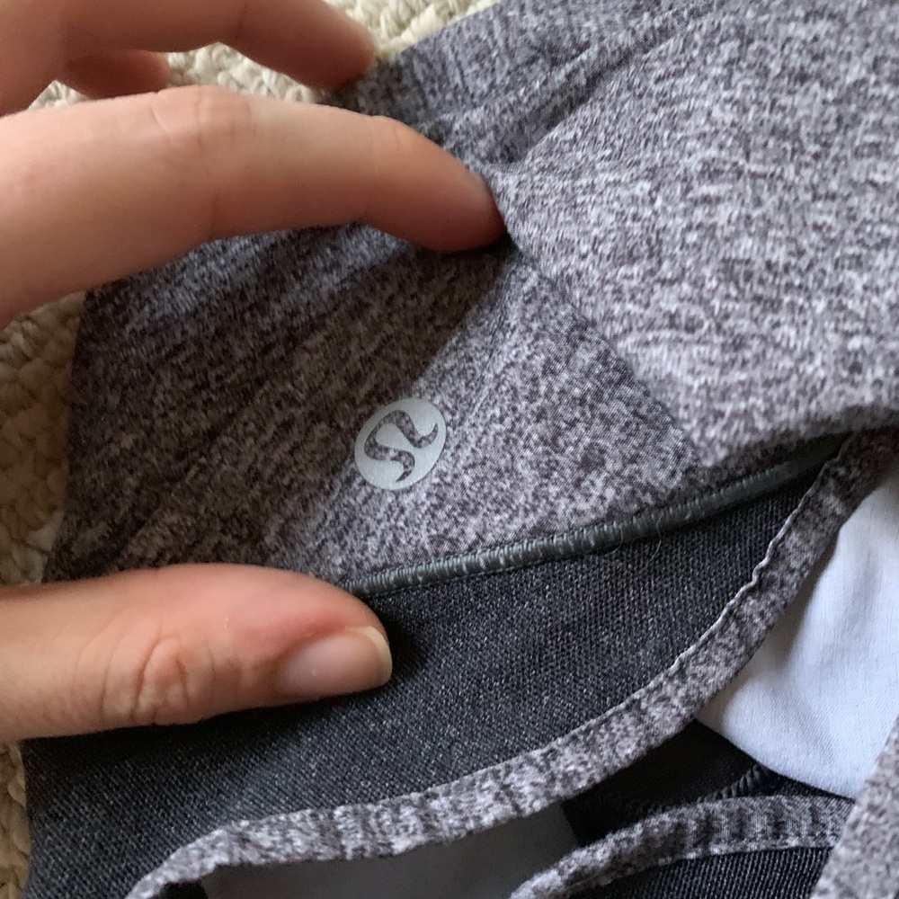 grey lululemon hotty hot shorts - Picture 5 of 7